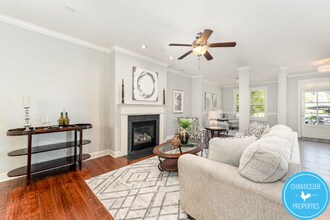 379 Tobacco Farm Way in Chapel Hill, NC - Building Photo - Building Photo