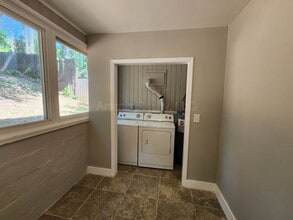 2663 Blount St in East Point, GA - Building Photo - Building Photo