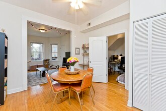 3851 N Bernard St, Unit 1F in Chicago, IL - Building Photo - Building Photo