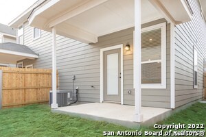 10206 Lynwood Vlg in San Antonio, TX - Building Photo - Building Photo