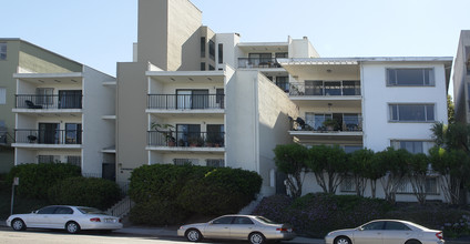 Churchill Apartments in Oakland, CA - Building Photo - Building Photo