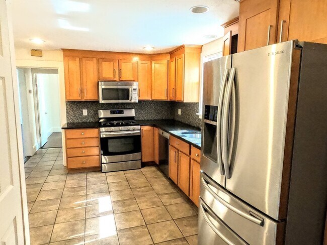 2 Victoria Ter, Unit 1 in Dedham, MA - Building Photo - Building Photo
