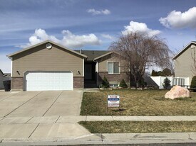 1721 N 2340 W in Clinton, UT - Building Photo