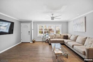 511 Davis Ave, Unit 2nd Floor in Kearny, NJ - Building Photo