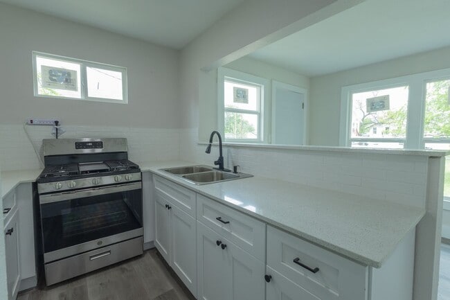 1714 Ethel Ave in Waco, TX - Foto de edificio - Building Photo