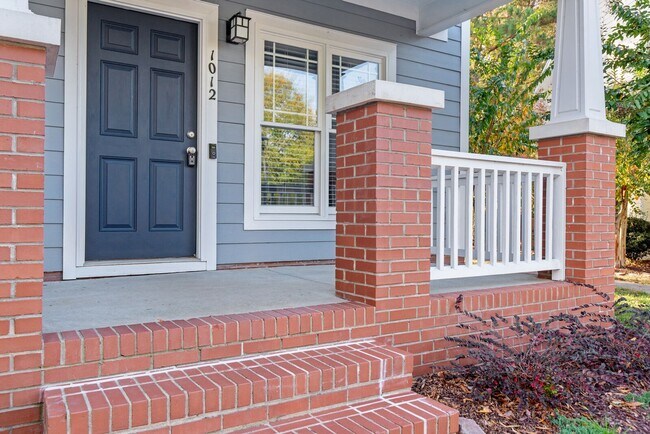 1012 Mica Lamp Ct in Apex, NC - Building Photo - Building Photo