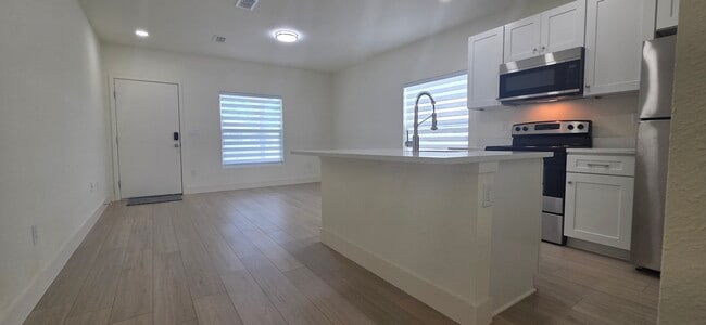 3089 15th Ave S in St. Petersburg, FL - Foto de edificio - Building Photo