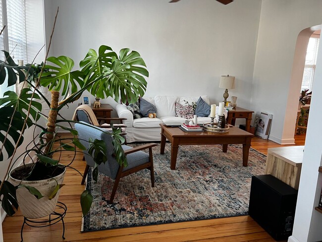 property at 3134 N Leavitt St
