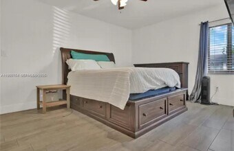 4800 SW 136th Pl in Miami, FL - Building Photo - Building Photo