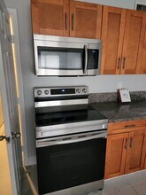 5700 NW 28th St, Unit 5700 in Lauderhill, FL - Foto de edificio - Building Photo