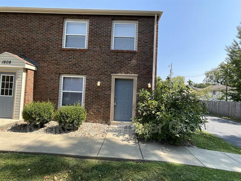 1808 Jamestown Rd in Swansea, IL - Building Photo