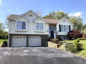 1811 Meadows Ct in Vinton, VA - Building Photo - Building Photo