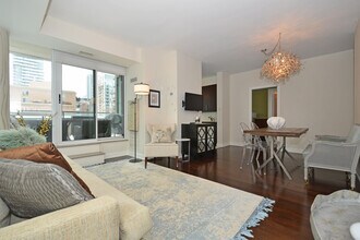 88 Broadway Ave in Toronto, ON - Building Photo - Building Photo