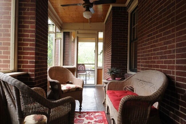 895 Arlington Pl NE in Atlanta, GA - Foto de edificio - Building Photo