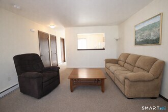 34 James St in Danbury, CT - Building Photo - Building Photo