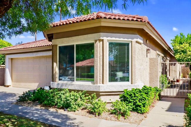 8828 E Riviera Dr in Scottsdale, AZ - Building Photo - Building Photo