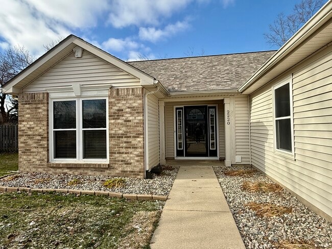 property at 2220 Bobolink Dr