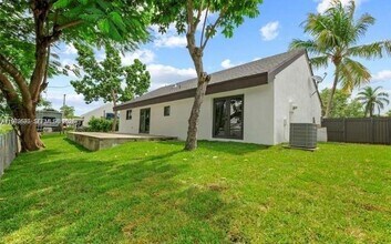 20620 SW 120th Pl in Miami, FL - Foto de edificio - Building Photo