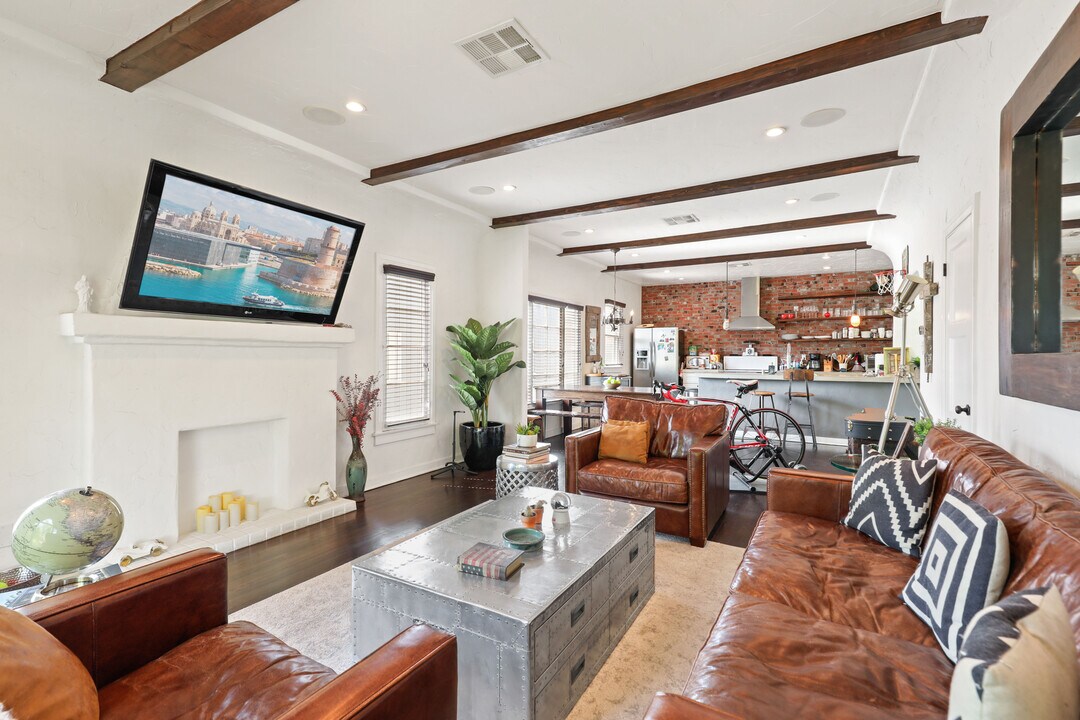 5191 W 20th St in Los Angeles, CA - Building Photo