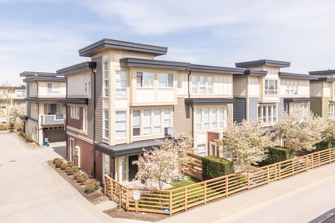 SUN AT 72 in Surrey, BC - Building Photo