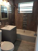 812 NW 4th Ave in Hallandale Beach, FL - Building Photo - Building Photo