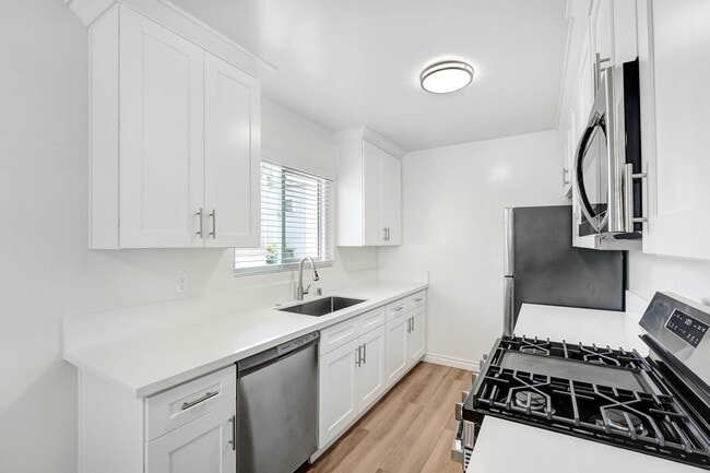 402 Montana Ave, Unit 12