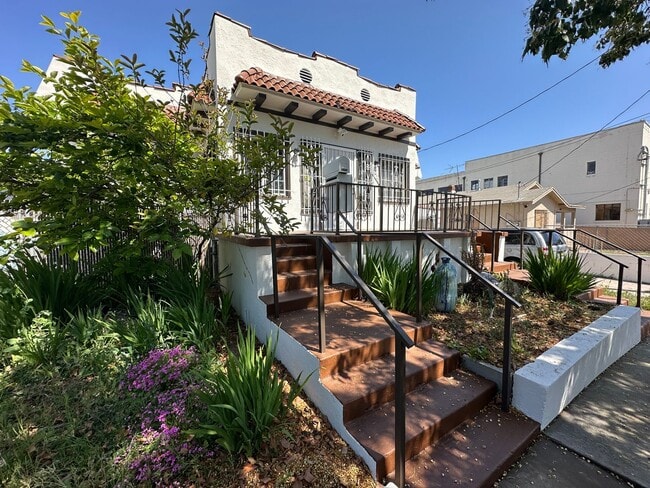 property at 1528 3/4-1524 Alexandria Ave