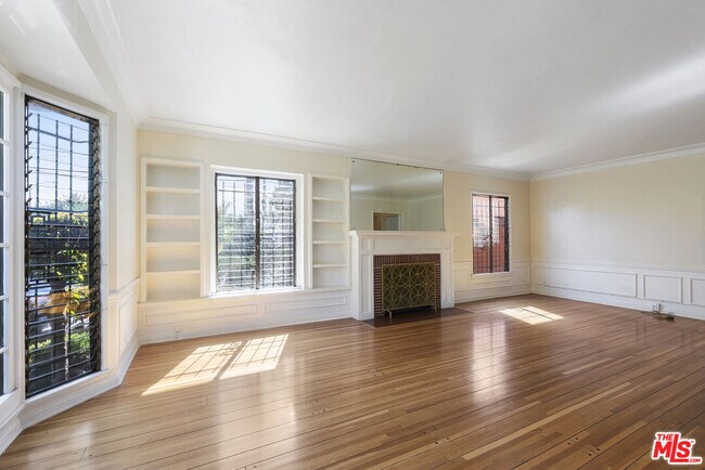 1137 Meadowbrook Ave in Los Angeles, CA - Building Photo - Building Photo