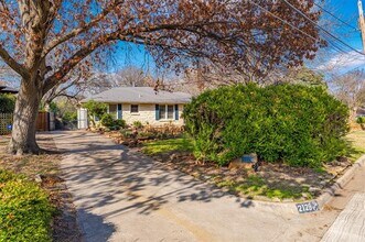 2129 Elmwood Blvd in Dallas, TX - Building Photo - Building Photo