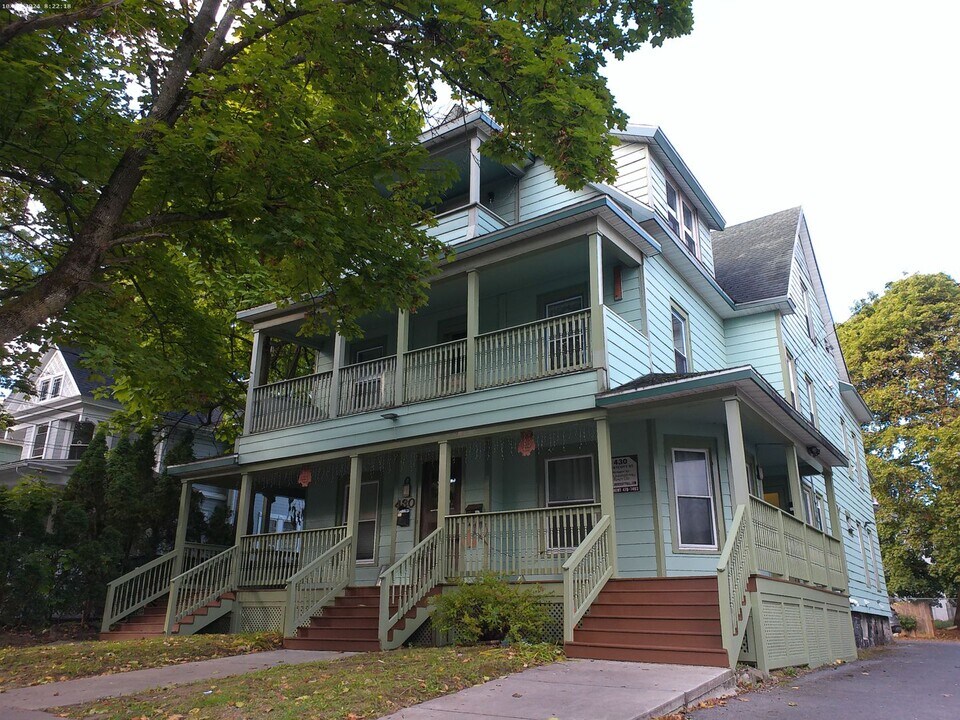 430 Westcott St in Syracuse, NY - Building Photo