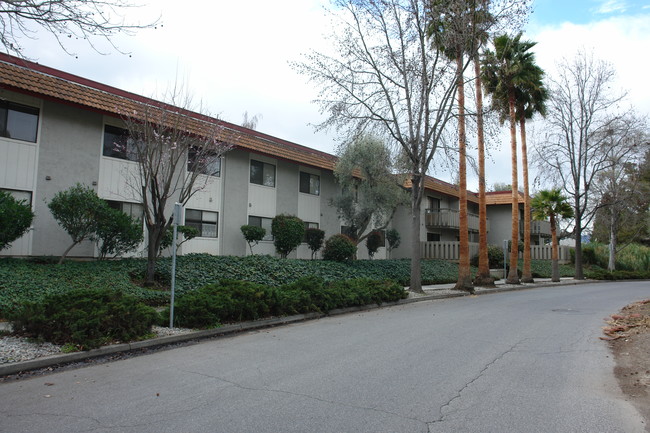 Charter Court Apartments in San Jose, CA - Building Photo - Building Photo