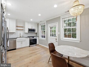 1300 S Cleveland St in Arlington, VA - Building Photo - Building Photo