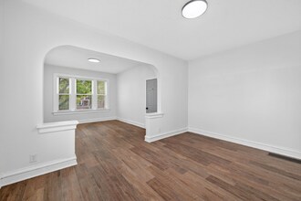 5803 S Kings Highway Blvd in St. Louis, MO - Foto de edificio - Building Photo