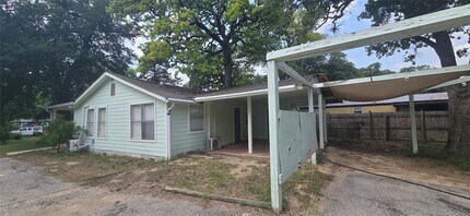 611 Thrasher Ln in Austin, TX - Building Photo - Building Photo