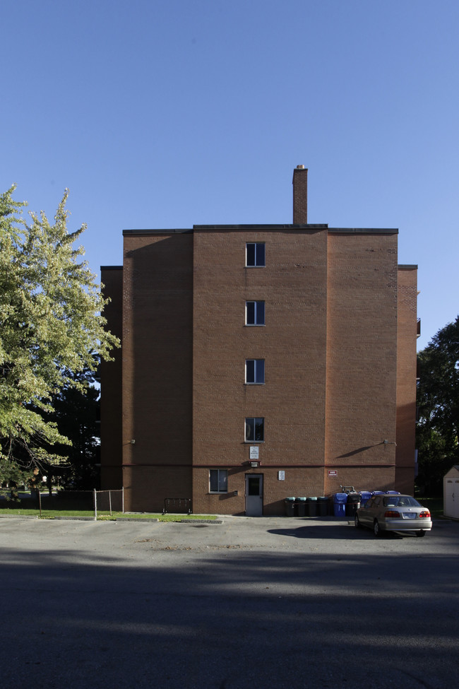 La Vista Apartments in Mississauga, ON - Building Photo - Building Photo