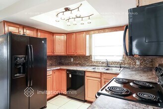 5626 Moog Rd in Holiday, FL - Foto de edificio - Building Photo