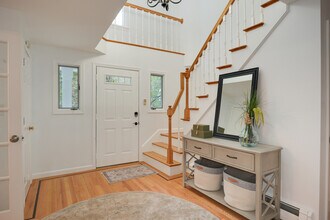 94 Rice St in Wellesley, MA - Building Photo - Building Photo