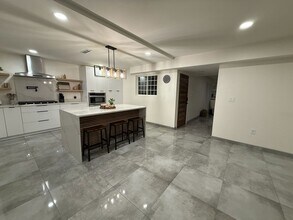 5912 Harvest Hill Rd in Dallas, TX - Building Photo - Building Photo