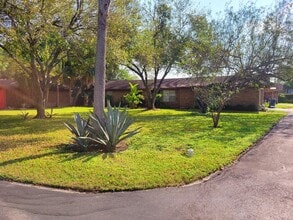 43A N Coria St in Brownsville, TX - Foto de edificio - Building Photo
