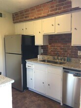 210 Hickory Hill Ct in Nashville, TN - Foto de edificio - Building Photo