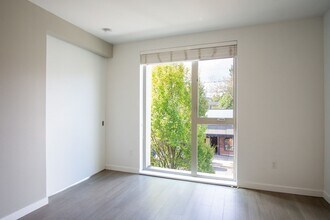 1313 SE Spokane St in Portland, OR - Building Photo - Building Photo
