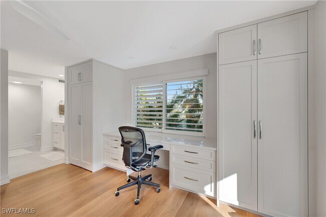 property at 2258 Gulf Shore Blvd N