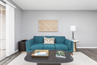 Astoria Park Apartment Homes in Indianapolis, IN - Foto de edificio - Building Photo