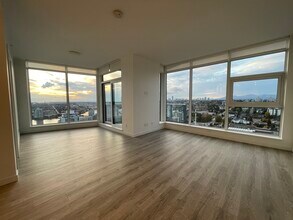 680 Quayside Dr in New Westminster, BC - Building Photo - Building Photo