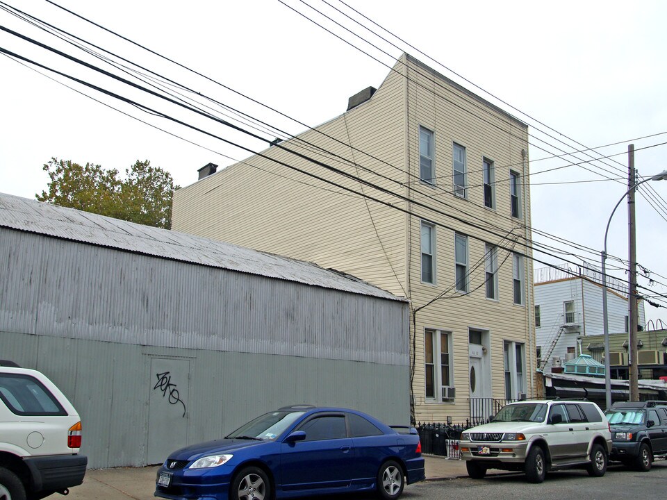 3612 Starr Ave in Long Island City, NY - Building Photo