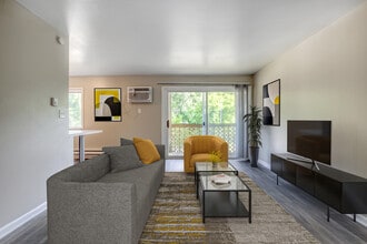 Village Square Apartments in Kalamazoo, MI - Building Photo - Building Photo