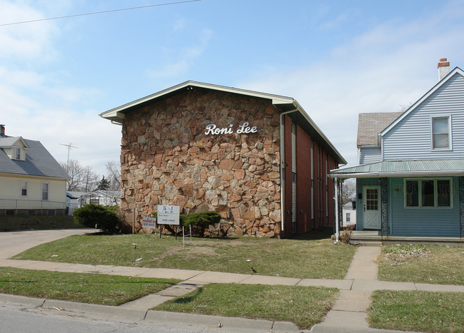 Roni Lee in Omaha, NE - Foto de edificio - Building Photo