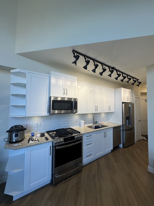 11077 Ravine Rd in Surrey, BC - Building Photo