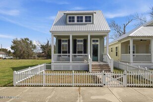 254 Caillavet St in Biloxi, MS - Building Photo