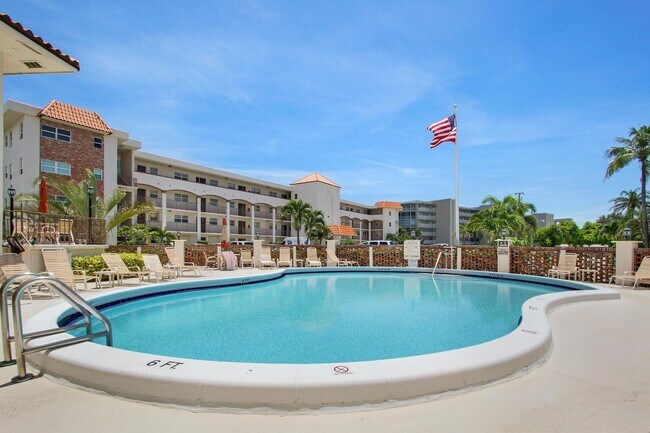 20 Yacht Club Dr in North Palm Beach, FL - Building Photo - Building Photo